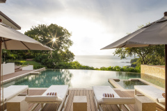 Sunset ocean-view infinity pool at Villa Belvedere Costa Rica